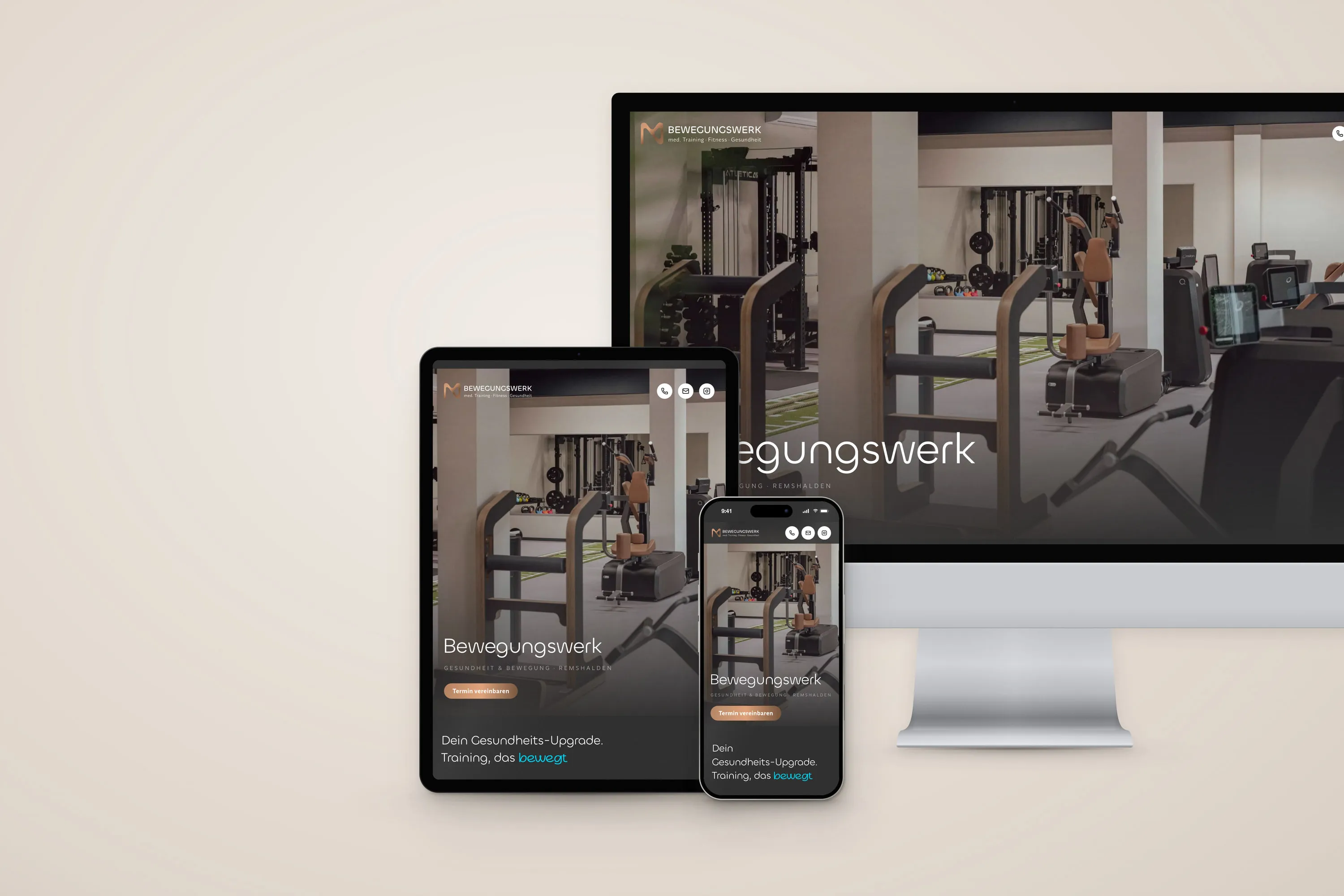 Website des Bewegungswerks auf Bildschirm, Tablet und Handy, Startseite mit der Trainingsfläche in Remshalden und dem Button Termin vereinbaren