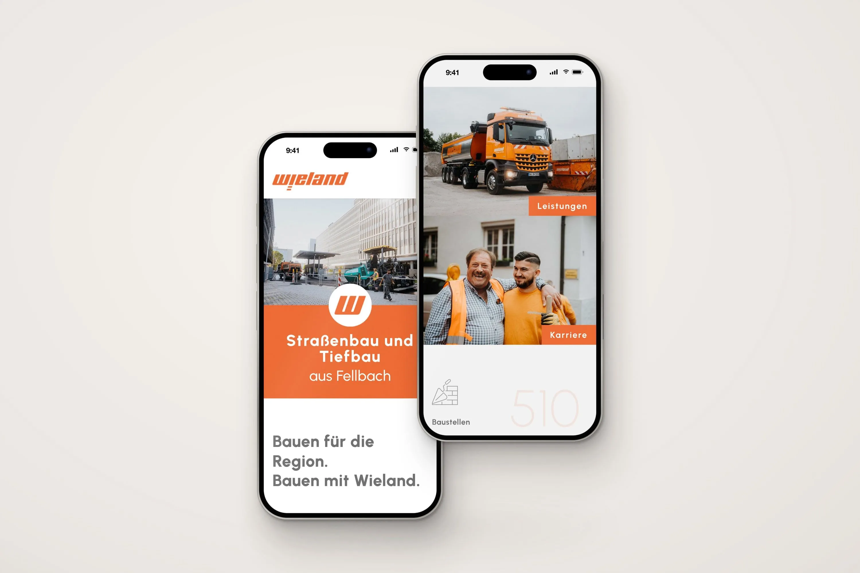 Zwei Handys mit der Wieland-Startseite, vorn die beiden Bilder Leistungen mit einem orangen Wieland-Lkw und Karriere mit zwei Männern in Warnorange, dahinter der Seitenanfang Straßenbau und Tiefbau aus Fellbach
